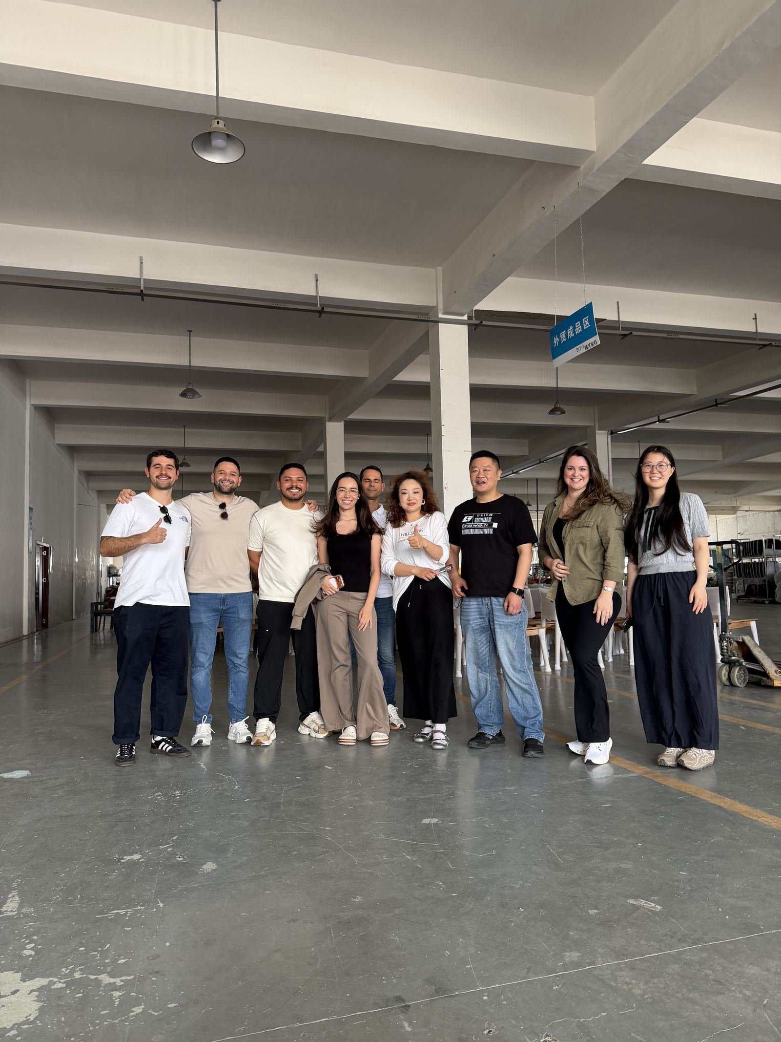 Equipe da SIG Import com clientes brasileiros na China