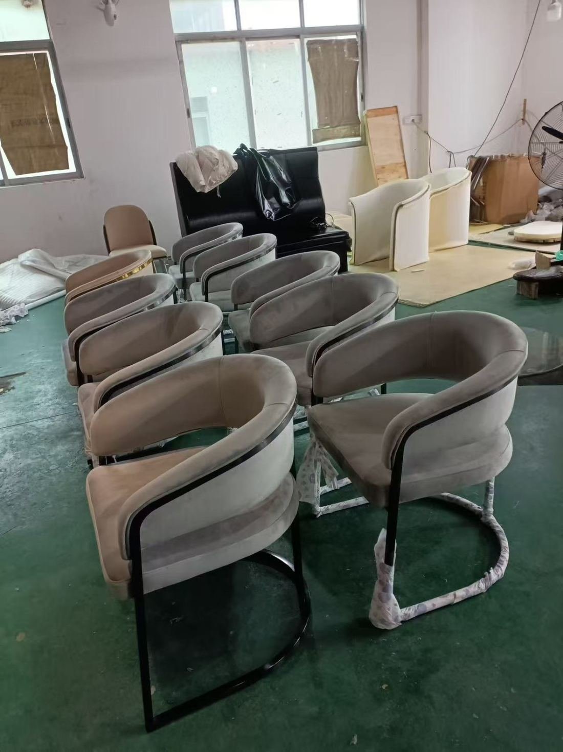 Produção de cadeiras na fábrica