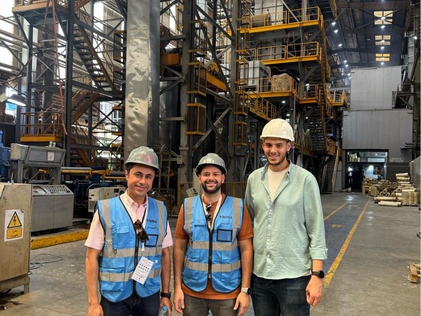 Nossa equipe e o cliente dentro da usina